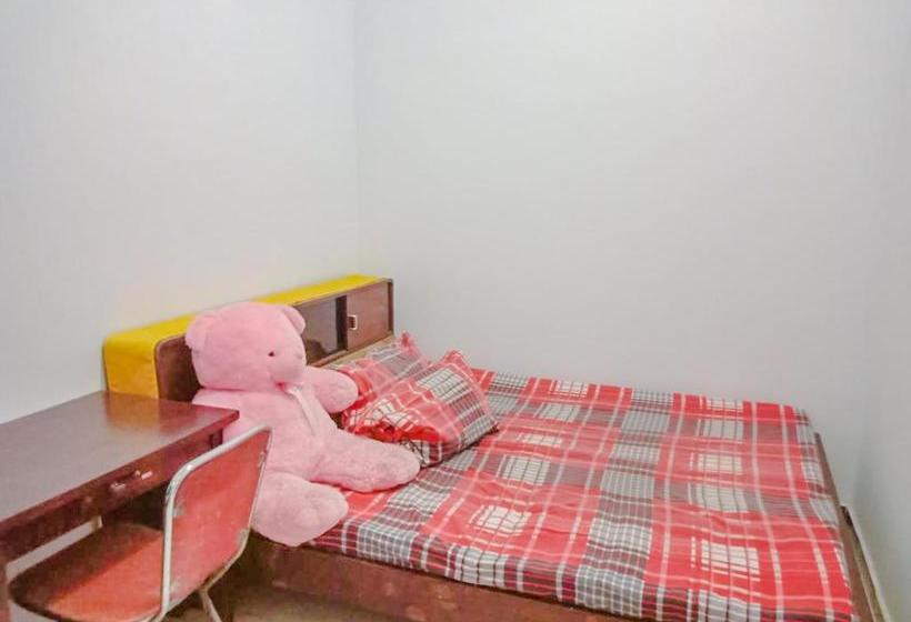 Hotell Oyo 2655 Rumah Kost Balqis