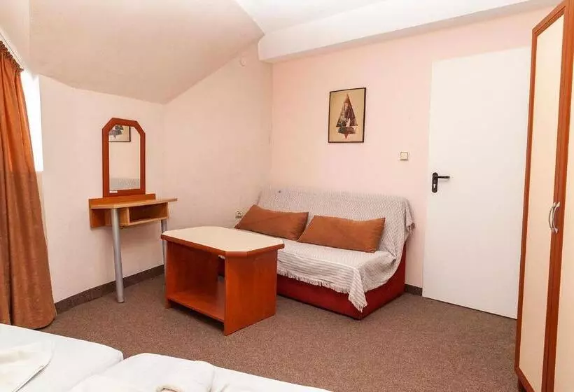 Majatalo Ravda Bay Guest House