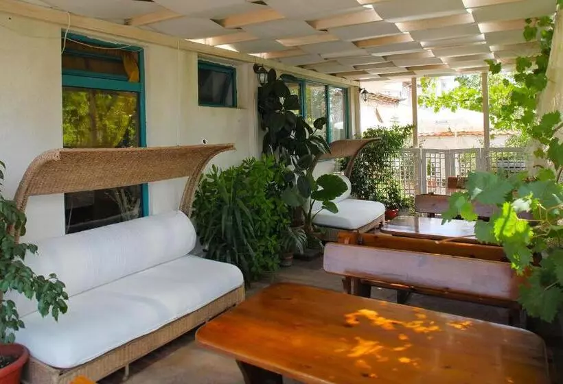 Majatalo Ravda Bay Guest House