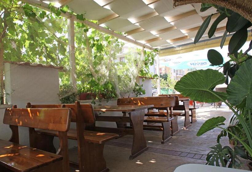 پانسیون Ravda Bay Guest House