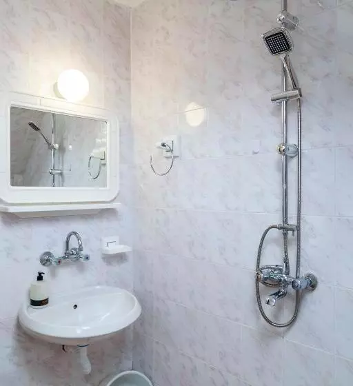 Majatalo Ravda Bay Guest House