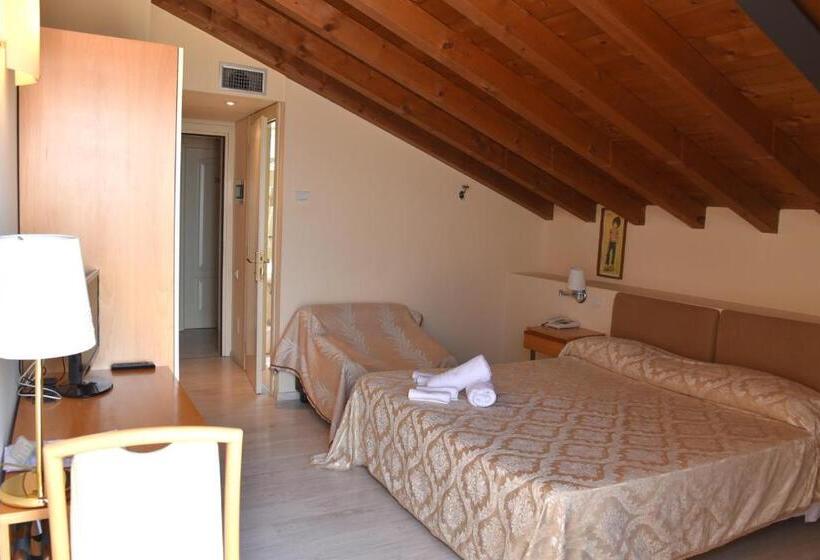 בית מלון כפרי Ristorante Miralago