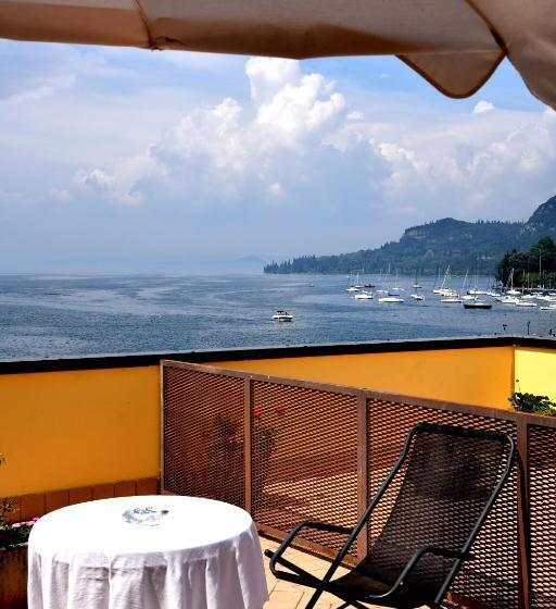 בית מלון כפרי Ristorante Miralago