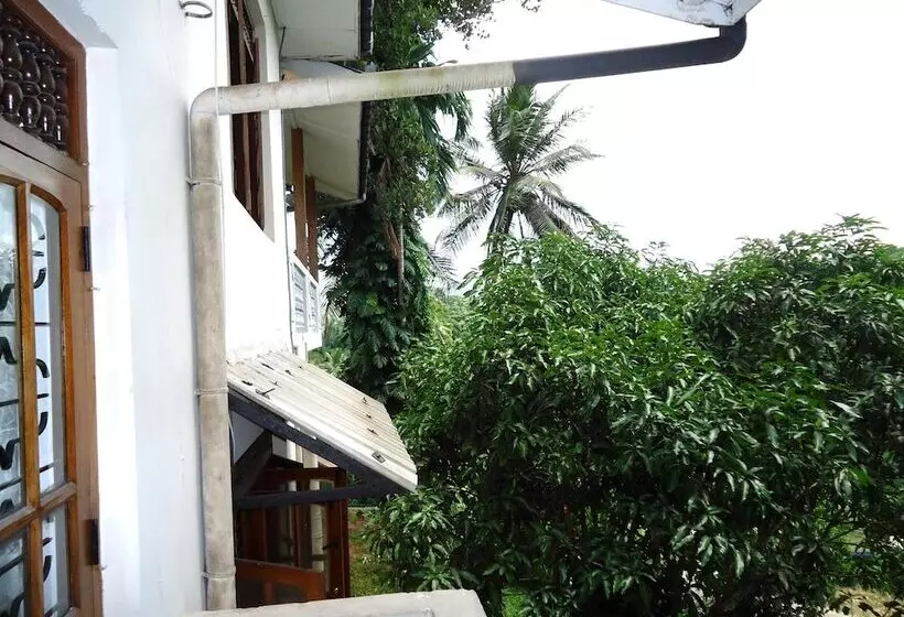 Hotelli Peradeniya Rest Inn
