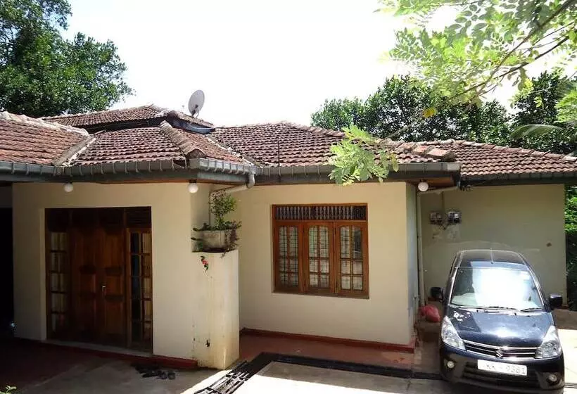 Hotelli Peradeniya Rest Inn