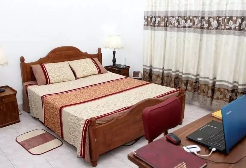 Hotelli Peradeniya Rest Inn