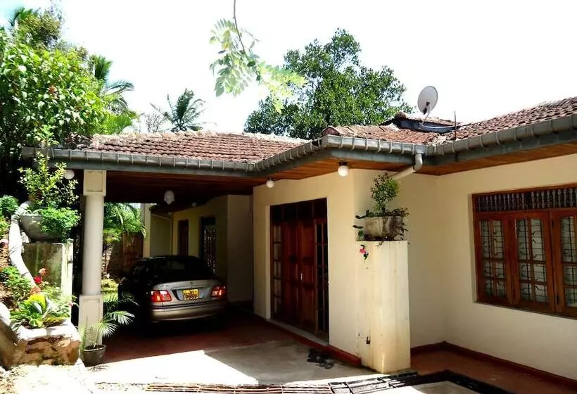 Hotelli Peradeniya Rest Inn