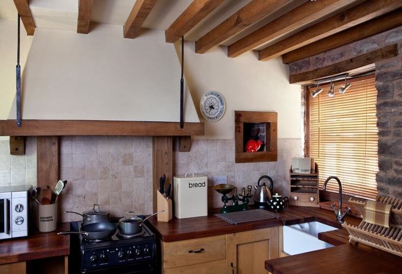 Charming And Authentic Cottage With Beautiful Views In A Quiet Location