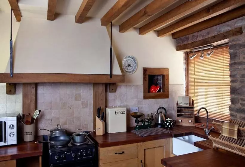 Charming And Authentic Cottage With Beautiful Views In A Quiet Location