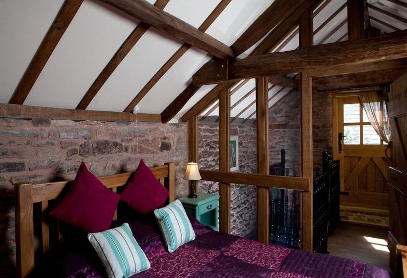 Charming And Authentic Cottage With Beautiful Views In A Quiet Location