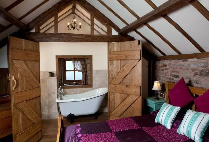 Charming And Authentic Cottage With Beautiful Views In A Quiet Location