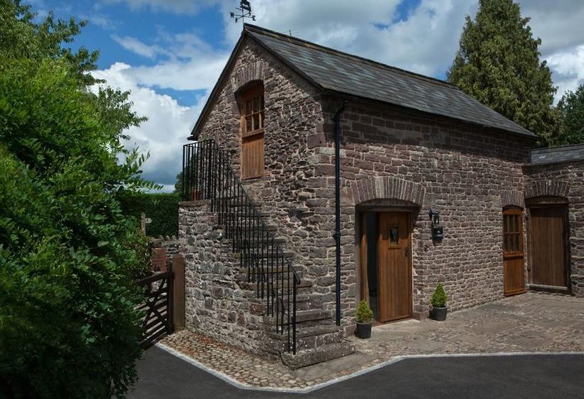 Charming And Authentic Cottage With Beautiful Views In A Quiet Location