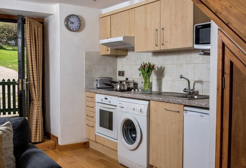 Cottage Consisting Of Luxury Like A Rain Shower And Ideally Situated In Crai