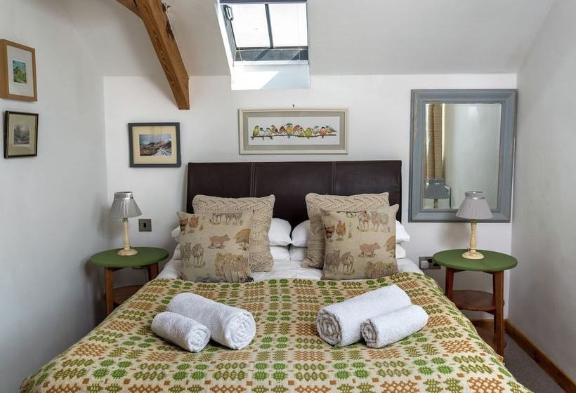 Cottage Consisting Of Luxury Like A Rain Shower And Ideally Situated In Crai