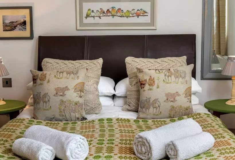 Cottage Consisting Of Luxury Like A Rain Shower And Ideally Situated In Crai