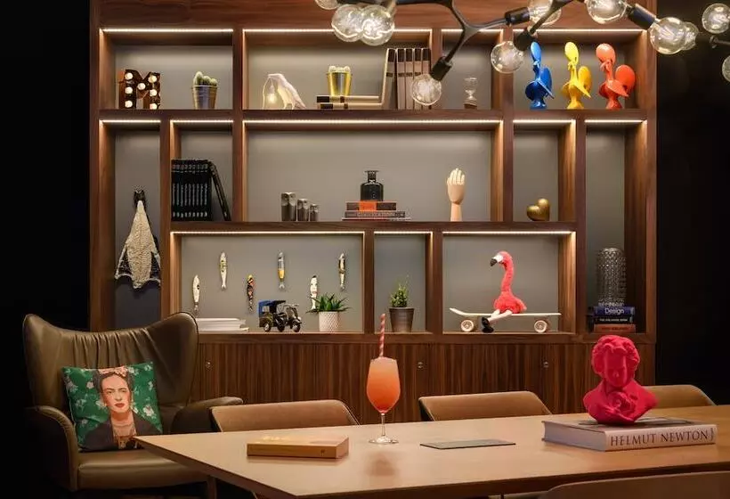 Hotel Moxy Lisboa Oriente