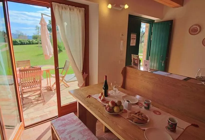 Luxurious Cottage With Swimming Pool In Montelabbate