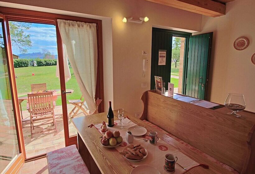 Luxurious Cottage With Swimming Pool In Montelabbate