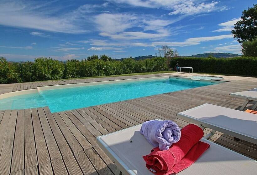 Luxurious Cottage With Swimming Pool In Montelabbate