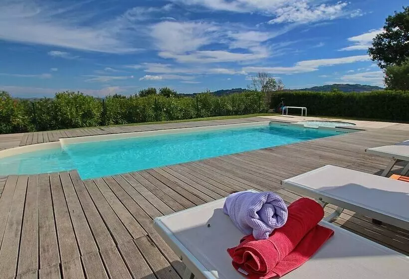 Luxurious Cottage With Swimming Pool In Montelabbate