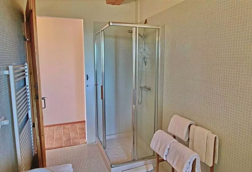 Luxurious Cottage With Swimming Pool In Montelabbate