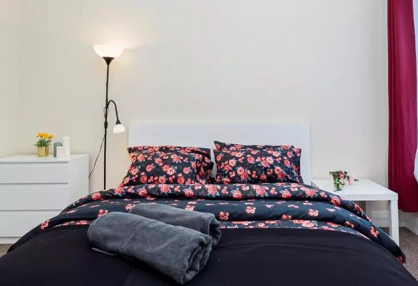 Majatalo Shirley House Self Catering Guest House, 5 Min Drive To Cruise Ship Terminals And City Centre