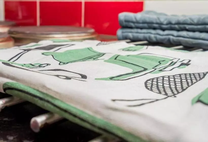 Majatalo Shirley House Self Catering Guest House, 5 Min Drive To Cruise Ship Terminals And City Centre