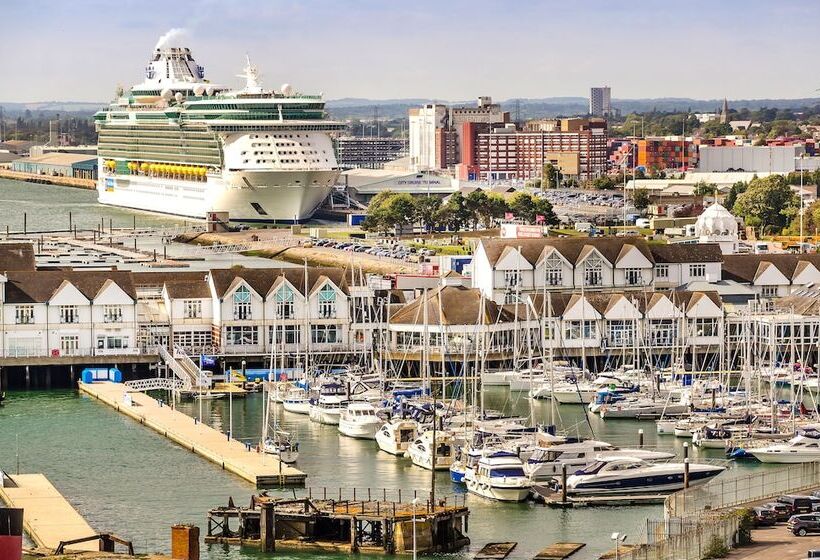 펜션 Shirley House Self Catering Guest House, 5 Min Drive To Cruise Ship Terminals And City Centre