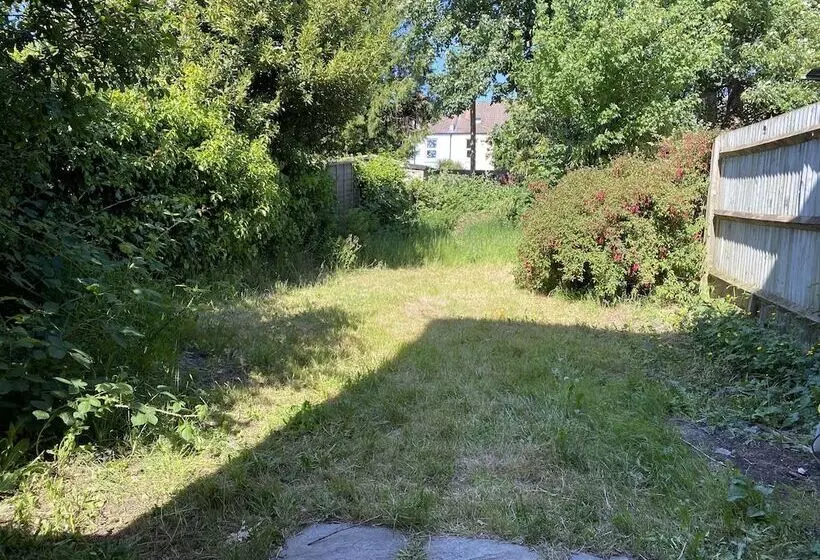 Majatalo Shirley House Self Catering Guest House, 5 Min Drive To Cruise Ship Terminals And City Centre