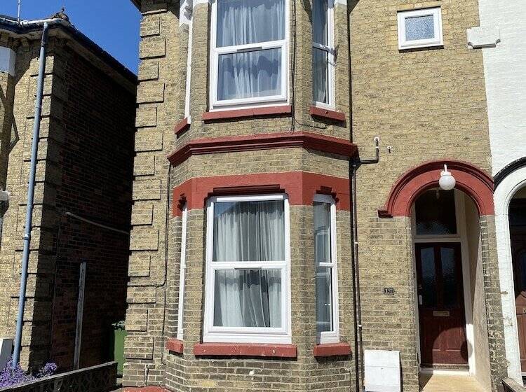 펜션 Shirley House Self Catering Guest House, 5 Min Drive To Cruise Ship Terminals And City Centre