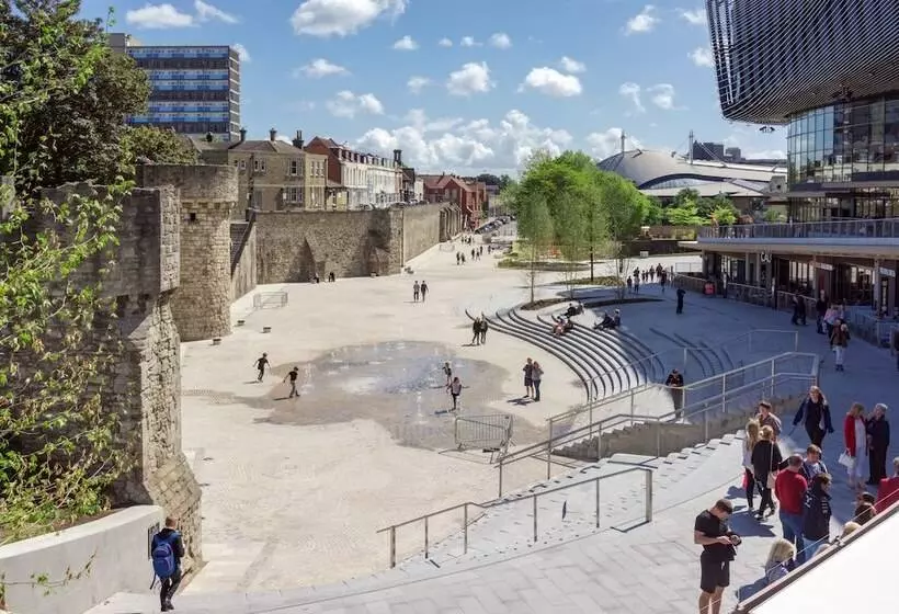 Majatalo Shirley House Self Catering Guest House, 5 Min Drive To Cruise Ship Terminals And City Centre