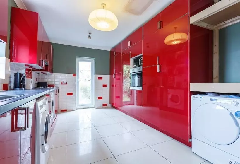 Majatalo Shirley House Self Catering Guest House, 5 Min Drive To Cruise Ship Terminals And City Centre