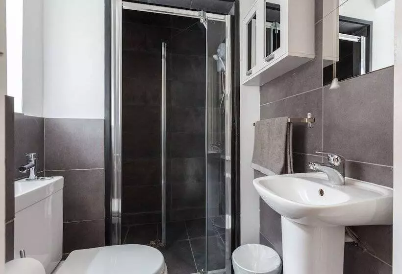 Majatalo Shirley House Self Catering Guest House, 5 Min Drive To Cruise Ship Terminals And City Centre