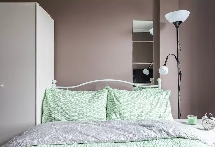 Majatalo Shirley House Self Catering Guest House, 5 Min Drive To Cruise Ship Terminals And City Centre