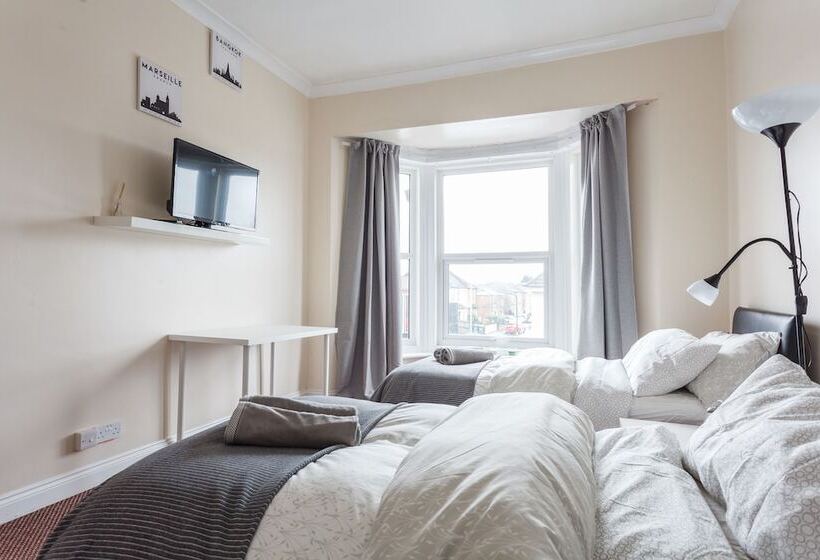 펜션 Shirley House Self Catering Guest House, 5 Min Drive To Cruise Ship Terminals And City Centre