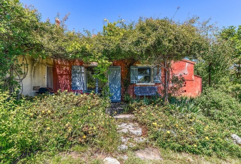 Provincial Cottage In Provence With Swimming Pool