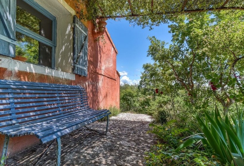 Provincial Cottage In Provence With Swimming Pool