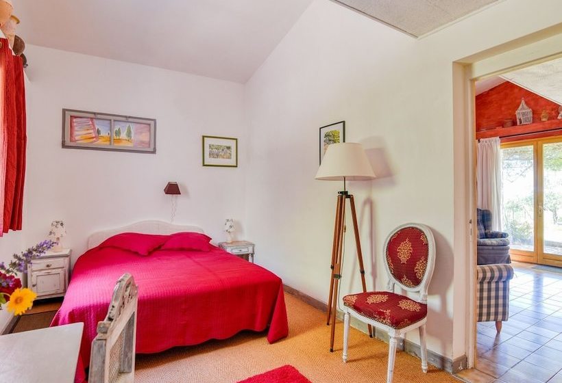 Provincial Cottage In Provence With Swimming Pool