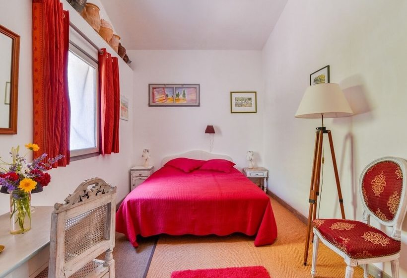 Provincial Cottage In Provence With Swimming Pool