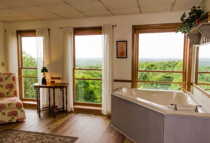 Treetop Retreat