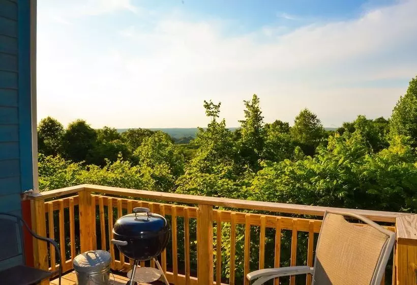 Treetop Retreat