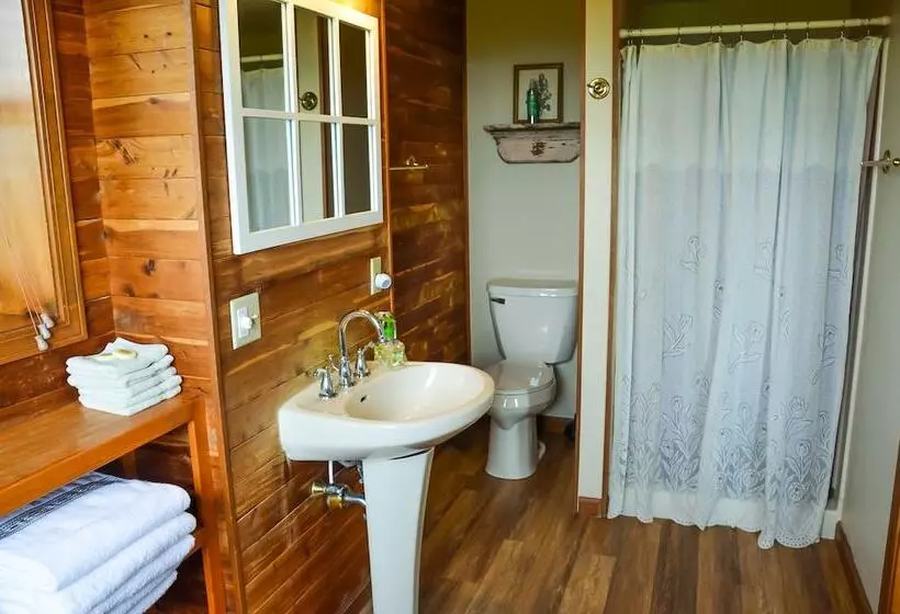 Treetop Retreat