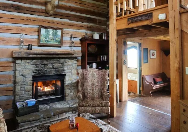 Treetop Retreat