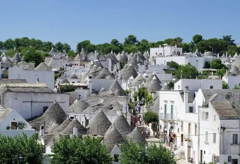 Typical Trullo With Conical Roof In Excellent Area Near Sea