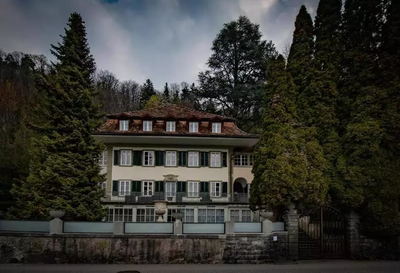 تختخواب و صبحانه Villa Pochon