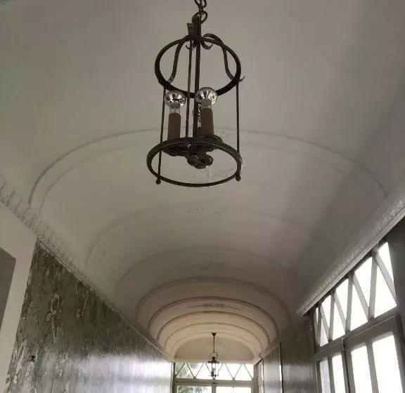 تختخواب و صبحانه Villa Pochon