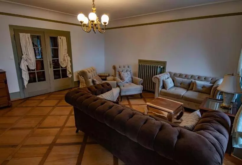 تختخواب و صبحانه Villa Pochon