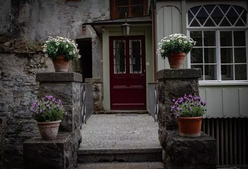 تختخواب و صبحانه Villa Pochon