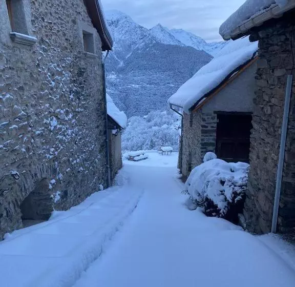 Hotelli Auberge De La Foret