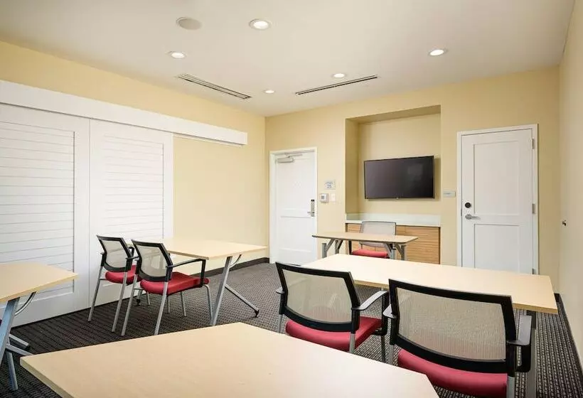 ホテル Towneplace Suites By Marriott Tuscaloosa